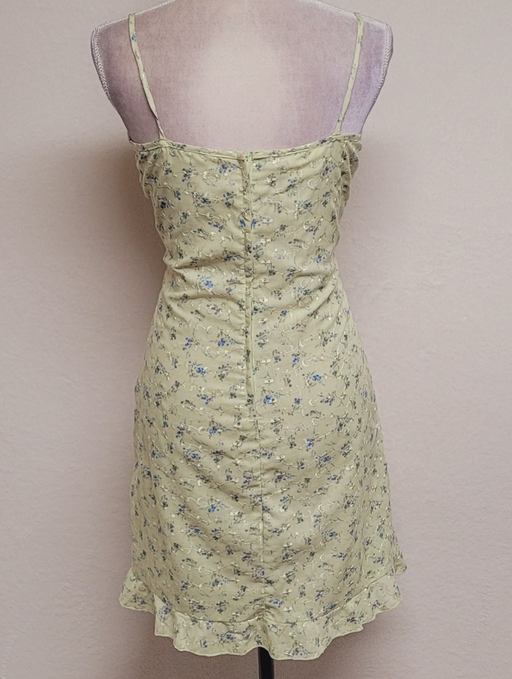 90s Vintage IZ Byer Sage Green Floral Embroidered Ruffle Hem Mini Dress 12 - Picture 7 of 12
